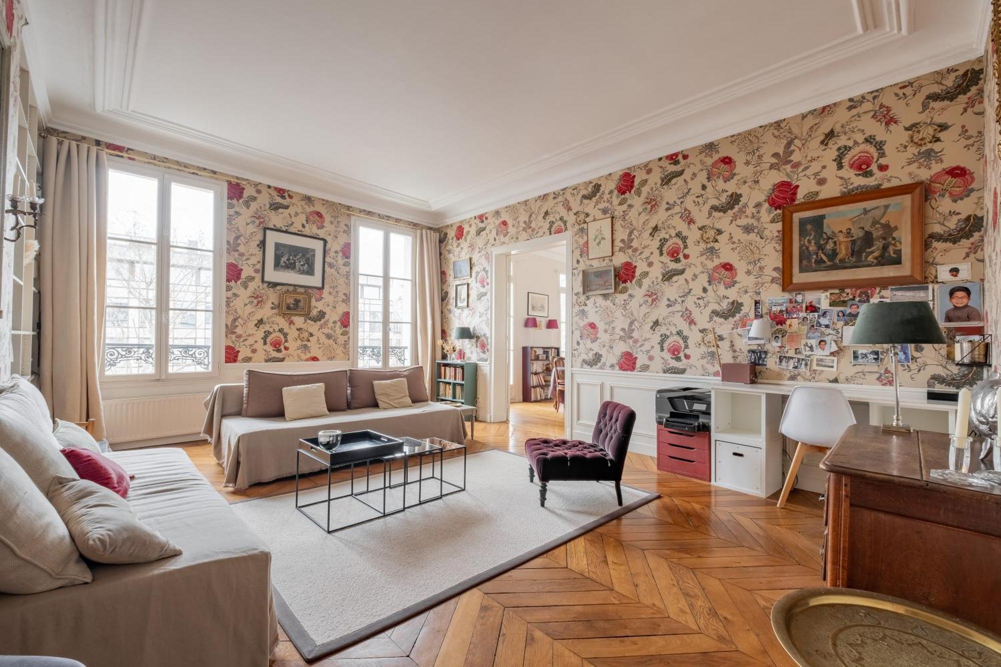 Veeve - Flowers In Saint-Martin Apartment Paris Ngoại thất bức ảnh